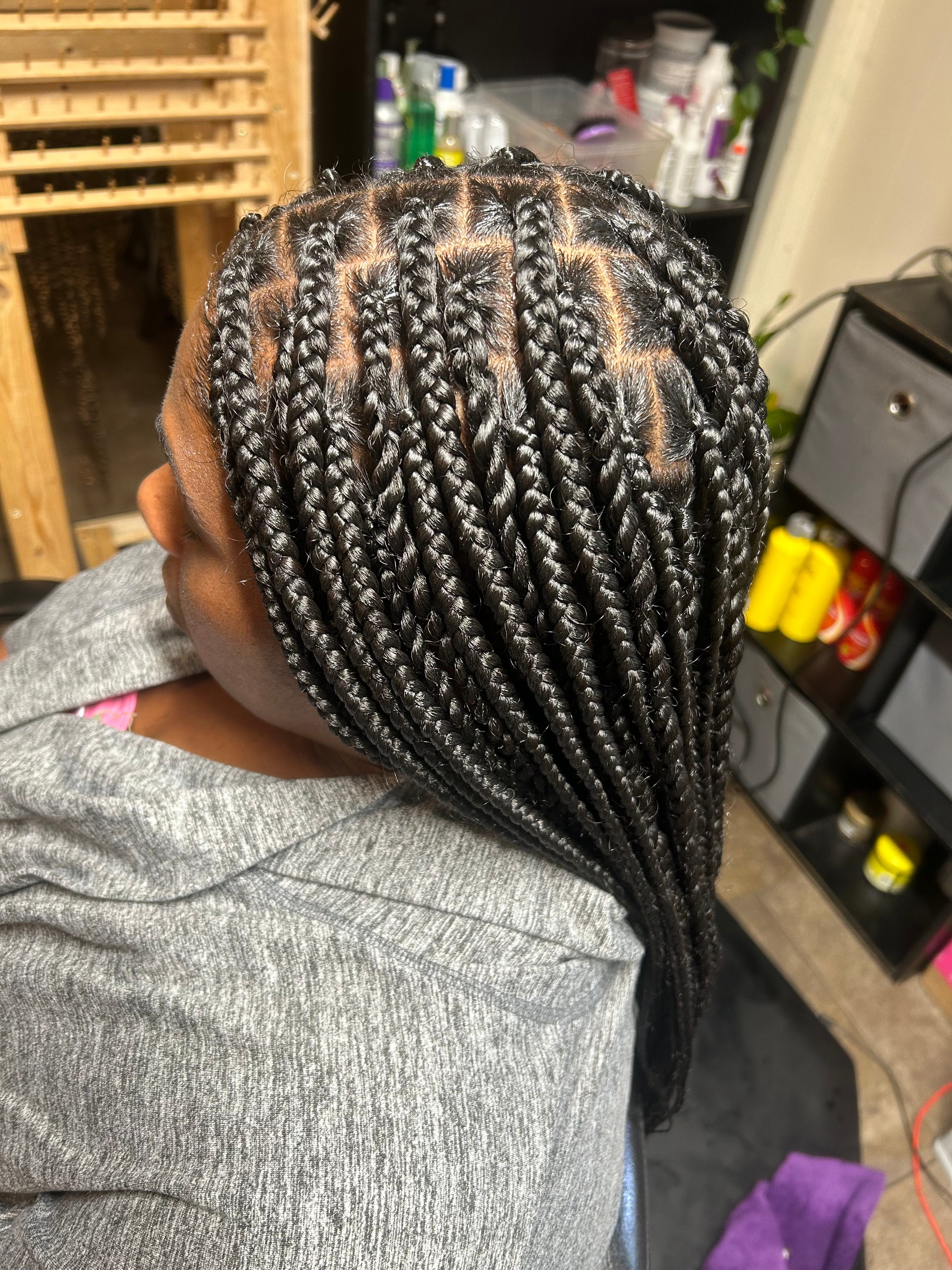 Detailed cornrow pattern